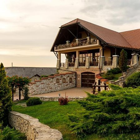 Chateau Vartely ออร์เฮ ภายนอก รูปภาพ